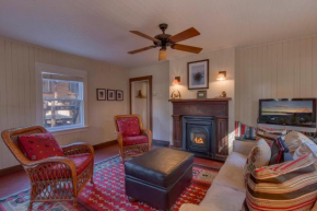 Vanni House - Classic Tahoe Style 2 BR - Sleeps 6 - Hot Tub - Near Palisades & Downtown Tahoe City